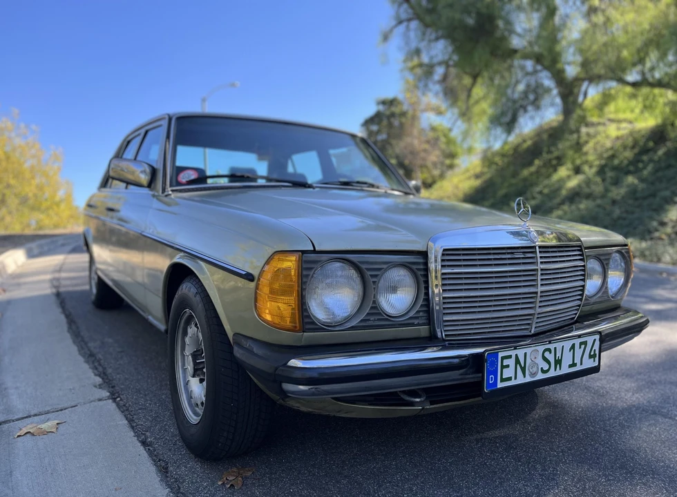 1982 Mercedes-Benz W123 Sedan - Image 13 of 31