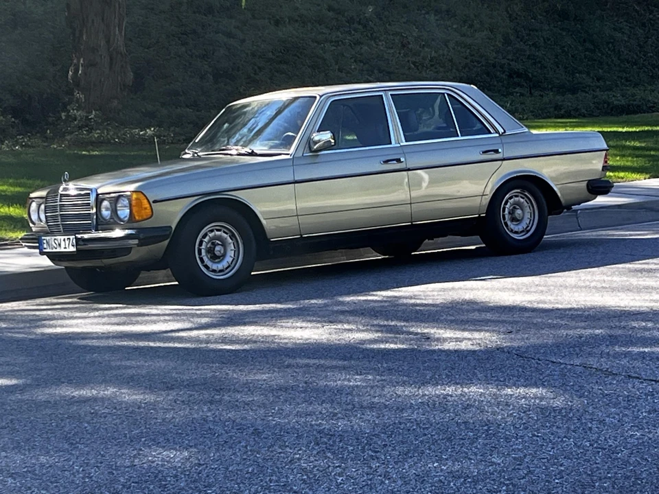 1982 Mercedes-Benz W123 Sedan - Image 3 of 31