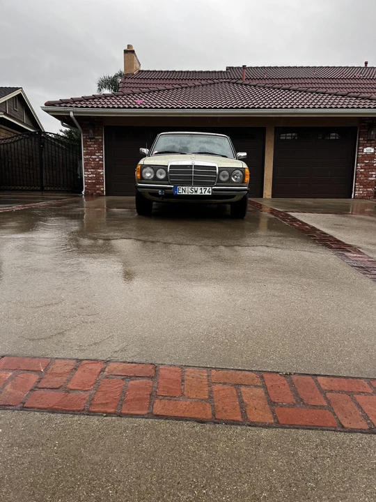 1982 Mercedes-Benz W123 Sedan - Image 16 of 31