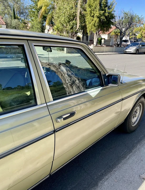 1982 Mercedes-Benz W123 Sedan - Image 18 of 31