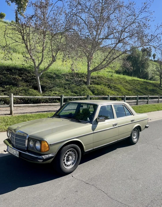 1982 Mercedes-Benz W123 Sedan - Image 2 of 31