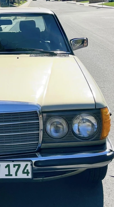 1982 Mercedes-Benz W123 Sedan - Image 25 of 31