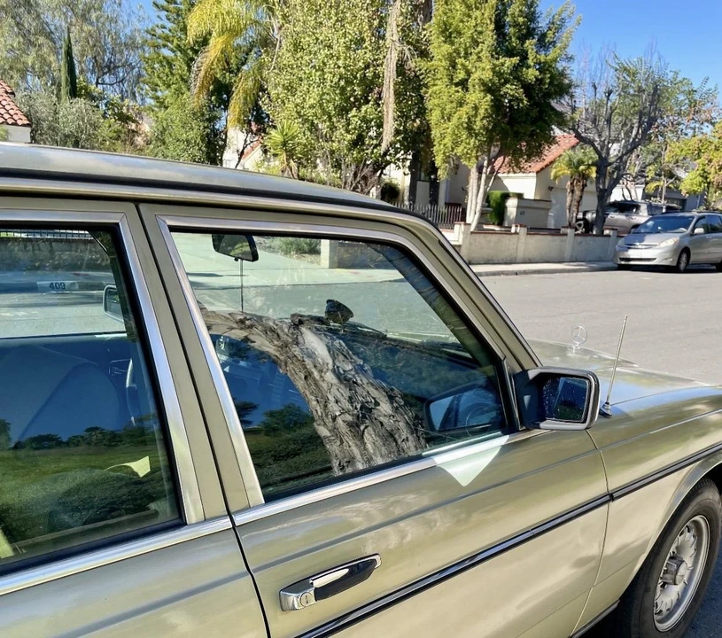 1982 Mercedes-Benz W123 Sedan - Image 19 of 31