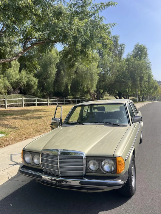 1982 Mercedes-Benz W123 Sedan - Image 17 of 31