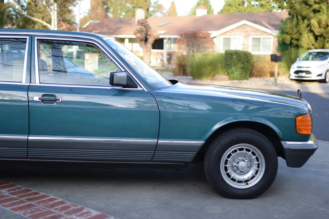 1983 Mercedes-Benz W126 S-Class Sedan - Image 13 of 31