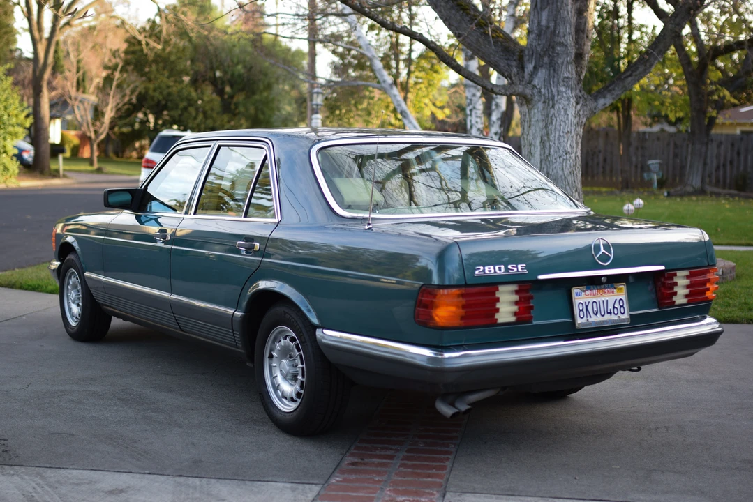 1983 Mercedes-Benz W126 S-Class Sedan - Image 7 of 31
