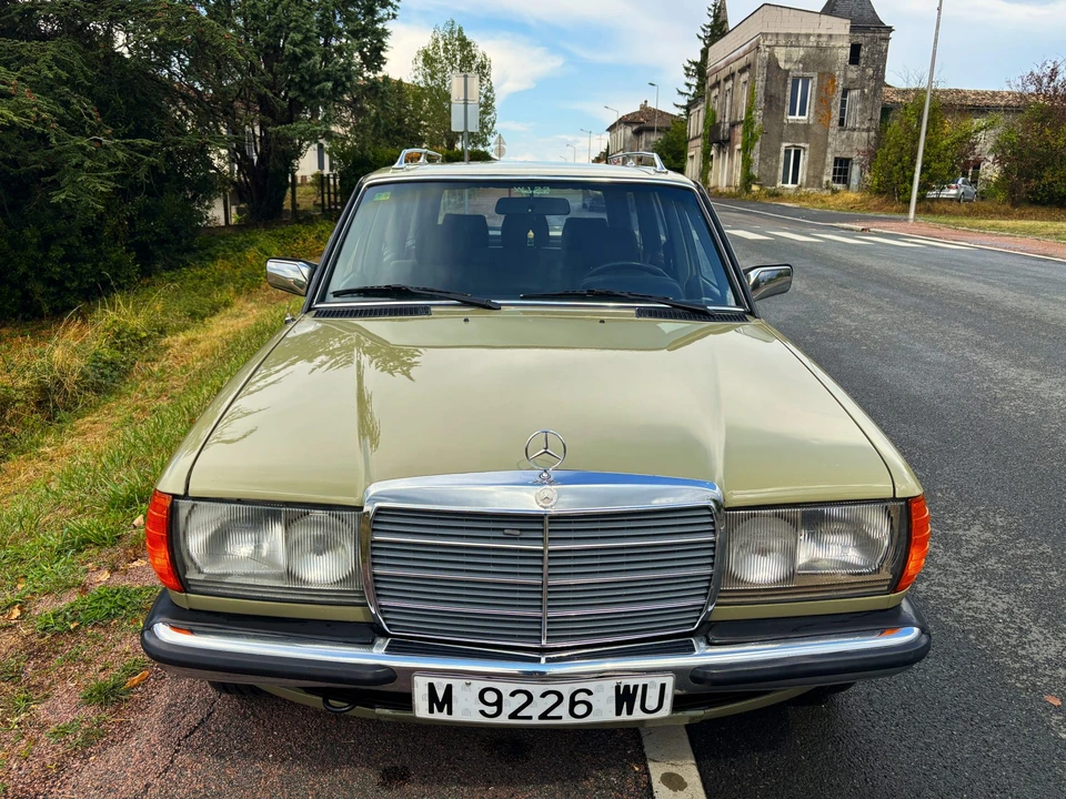 1984 Mercedes-Benz W123 Wagon (S123) - Image 25 of 31