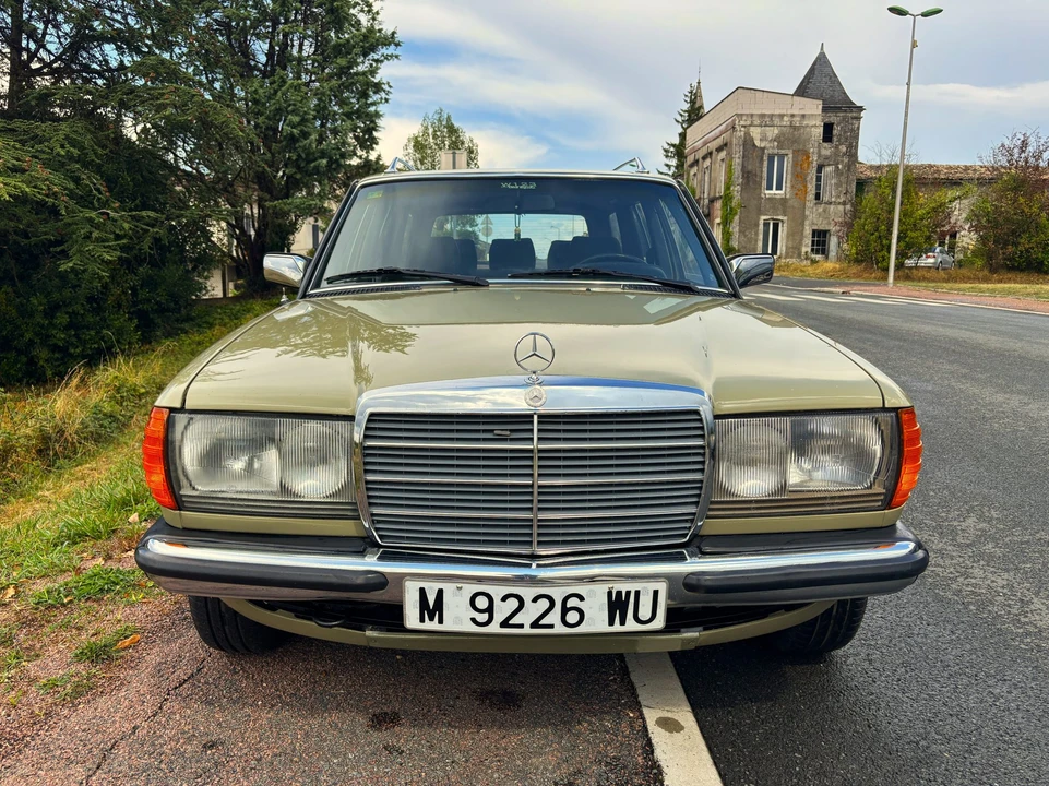1984 Mercedes-Benz W123 Wagon (S123) - Image 28 of 31
