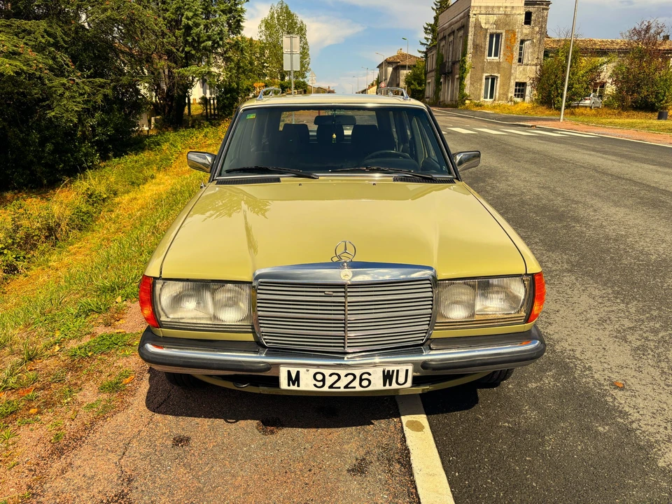 1984 Mercedes-Benz W123 Wagon (S123) - Image 30 of 31