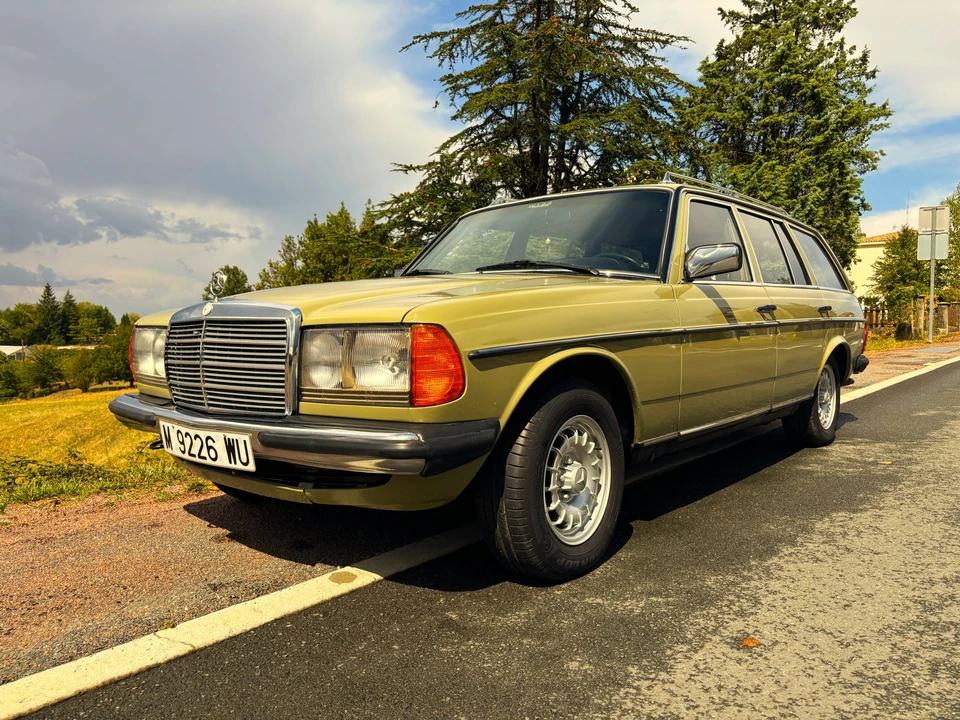 1984 Mercedes-Benz W123 Wagon (S123) - Image 9 of 31