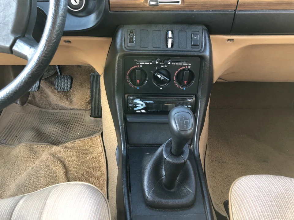 1984 Mercedes-Benz W123 Sedan - Image 24 of 31