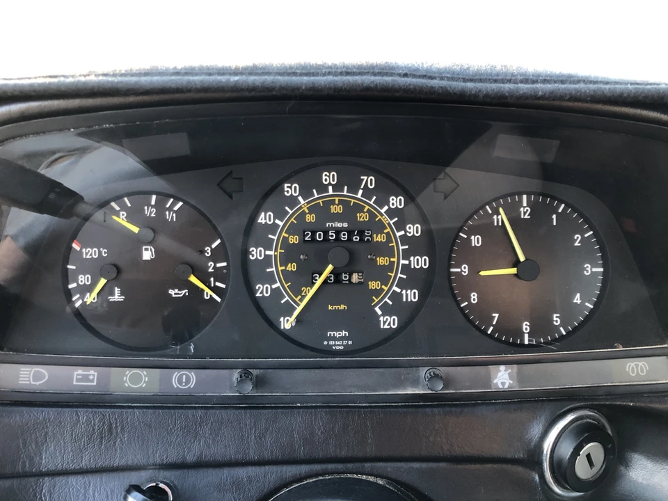 1984 Mercedes-Benz W123 Sedan - Image 23 of 31