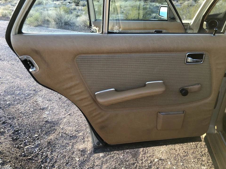 1984 Mercedes-Benz W123 Sedan - Image 26 of 31