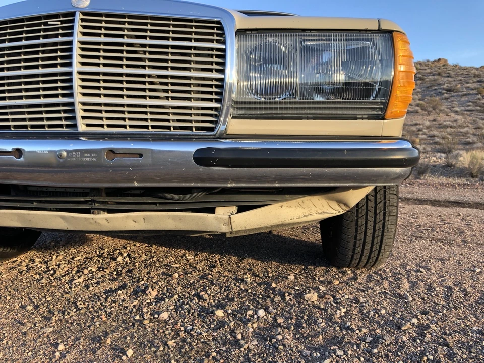 1984 Mercedes-Benz W123 Sedan - Image 10 of 31