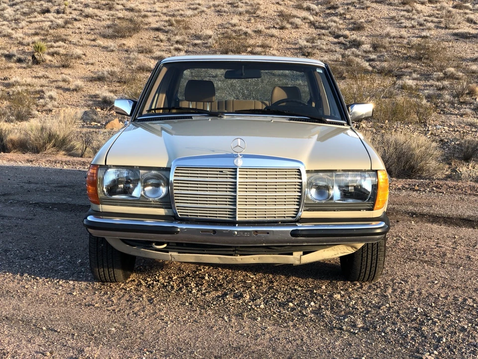 1984 Mercedes-Benz W123 Sedan - Image 9 of 31