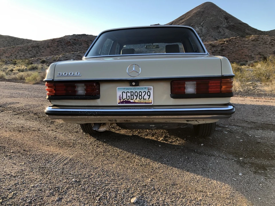 1984 Mercedes-Benz W123 Sedan - Image 6 of 31