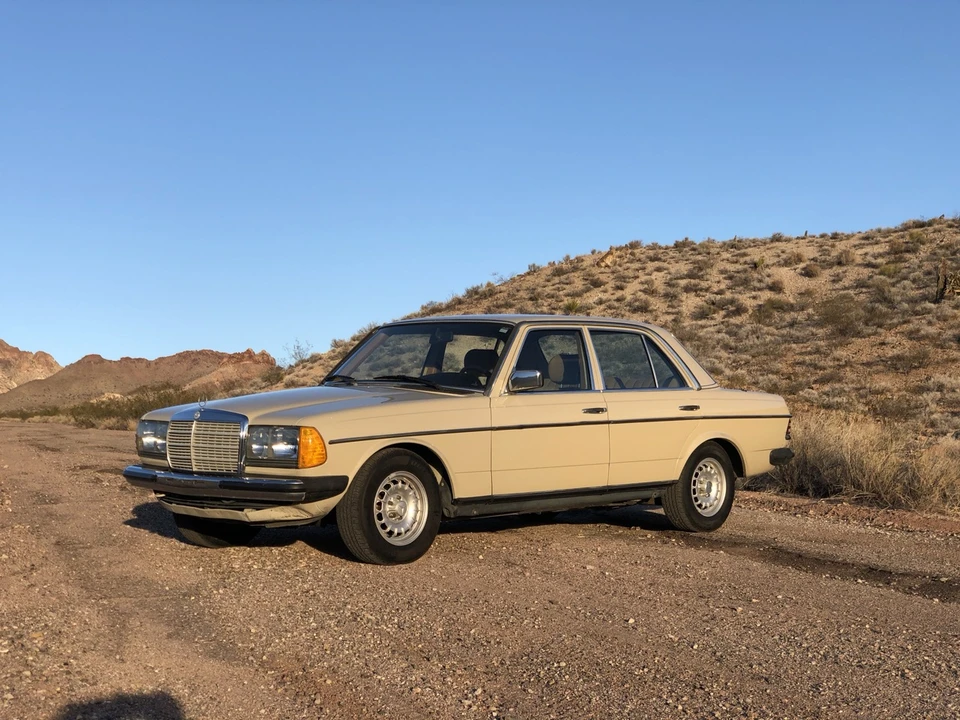 1984 Mercedes-Benz W123 Sedan - Image 2 of 31