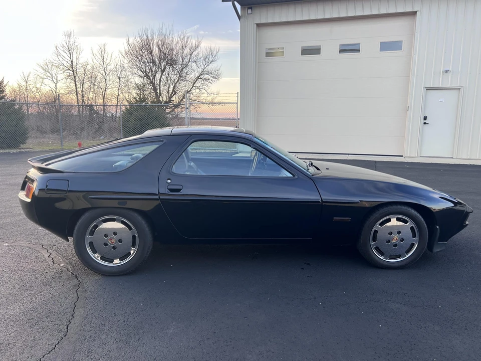 1984 Porsche 928 S - Image 13 of 31