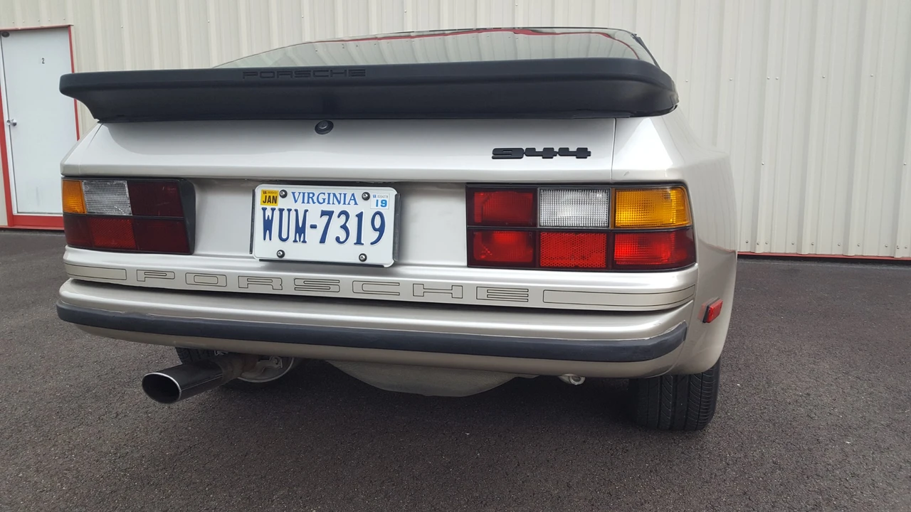 1984 Porsche 944 - Image 19 of 31