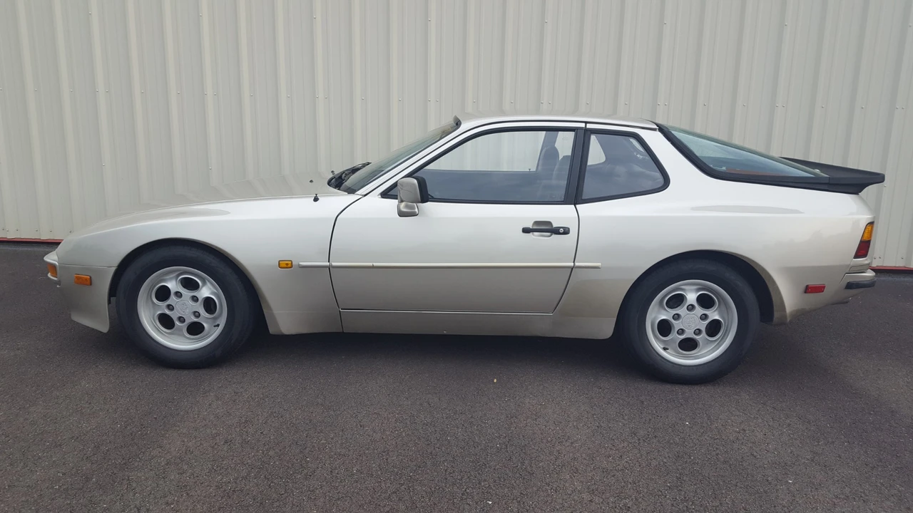 1984 Porsche 944 - Image 9 of 31