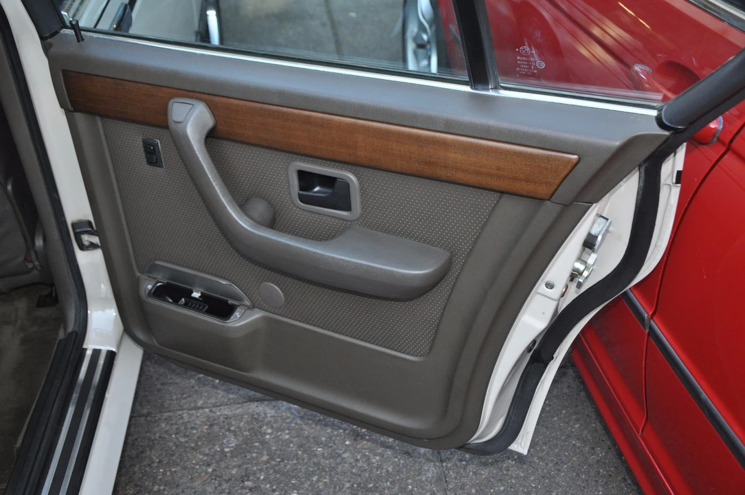 1985 BMW E23 7 Series - Image 24 of 31