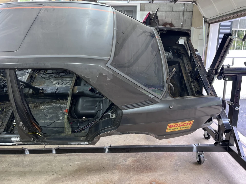 1985 Mercedes-Benz 190E 2.3-16 & 2.5-16 - Image 9 of 31