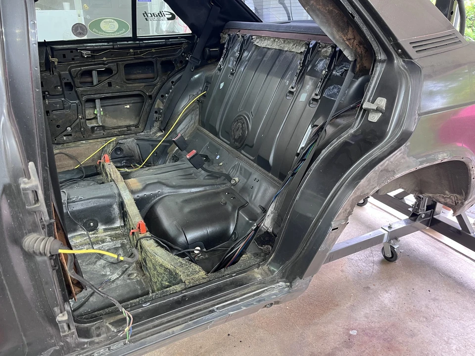 1985 Mercedes-Benz 190E 2.3-16 & 2.5-16 - Image 22 of 31