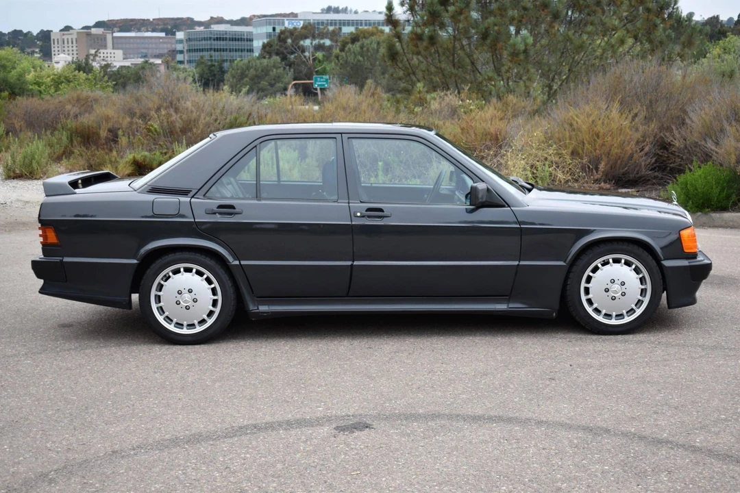 1985 Mercedes-Benz 190E 2.3-16 & 2.5-16 - Image 2 of 31