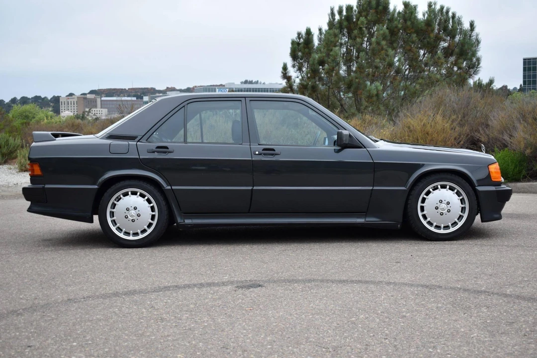 1985 Mercedes-Benz 190E 2.3-16 & 2.5-16 - Image 3 of 31