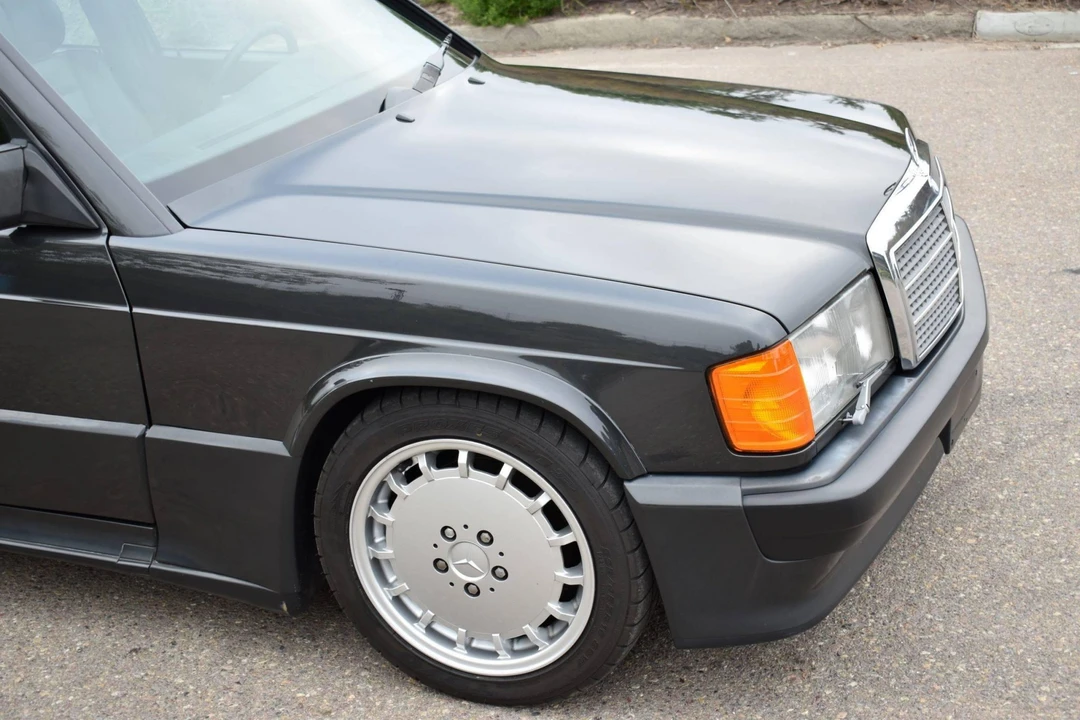 1985 Mercedes-Benz 190E 2.3-16 & 2.5-16 - Image 25 of 31