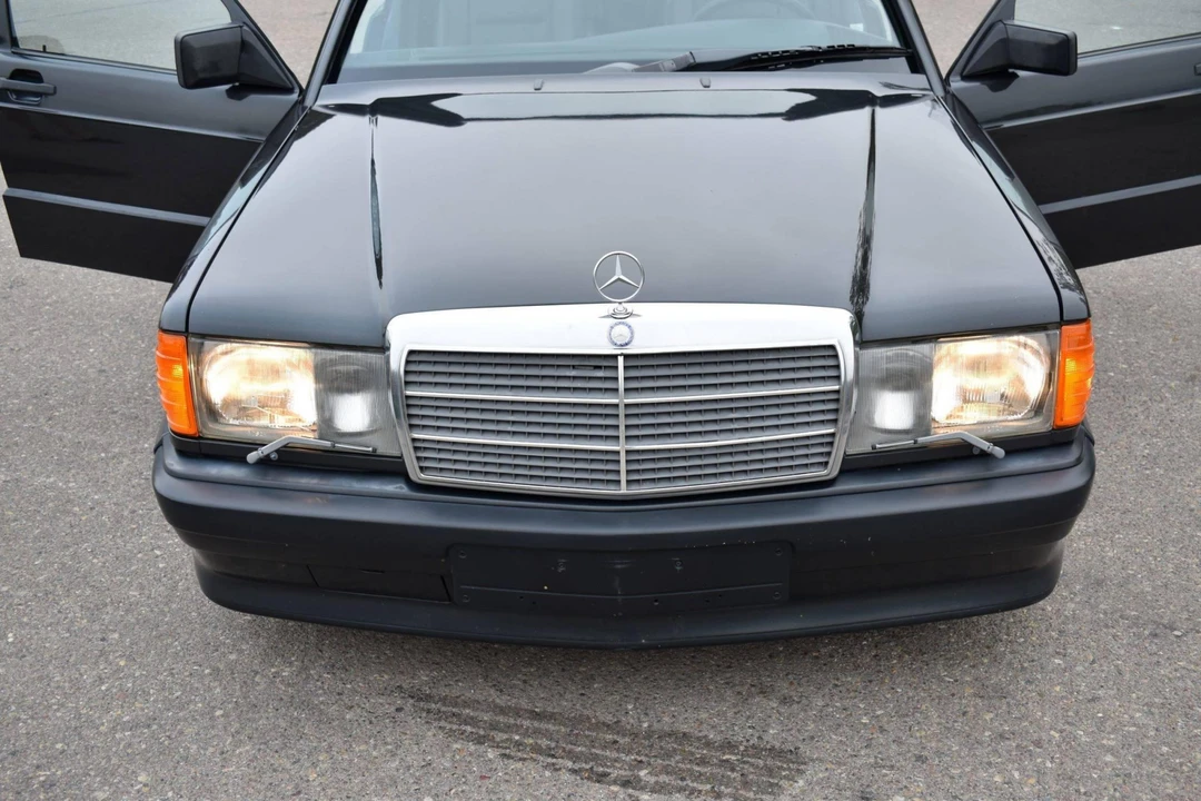 1985 Mercedes-Benz 190E 2.3-16 & 2.5-16 - Image 28 of 31