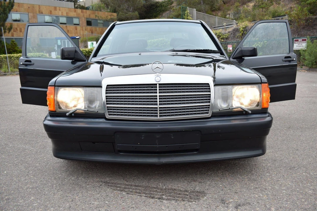 1985 Mercedes-Benz 190E 2.3-16 & 2.5-16 - Image 9 of 31