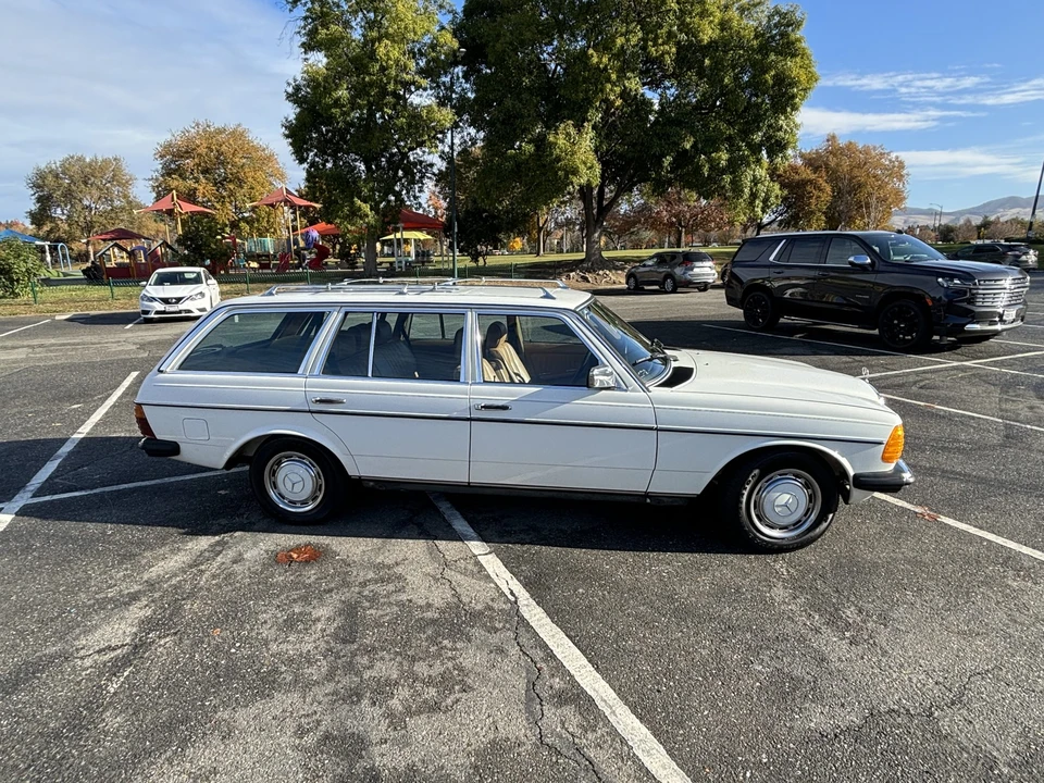 1985 Mercedes-Benz W123 Wagon (S123) - Image 10 of 31