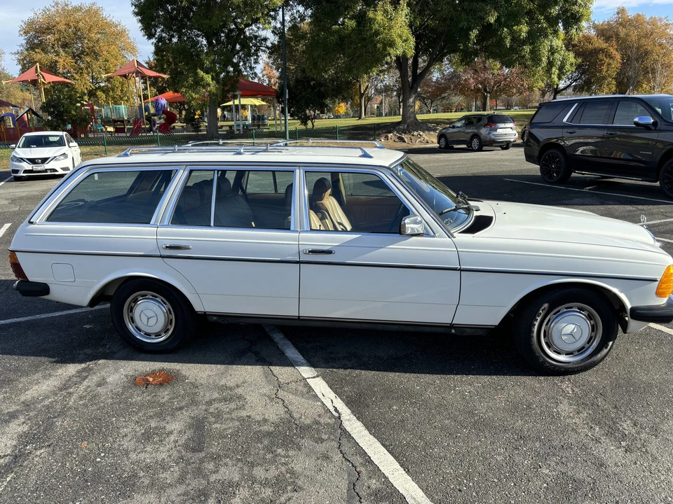 1985 Mercedes-Benz W123 Wagon (S123) - Image 9 of 31