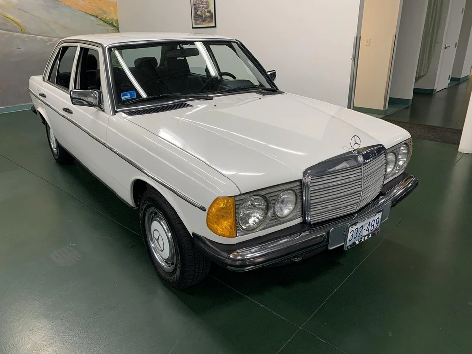 1985 Mercedes-Benz W123 Sedan - Image 16 of 31