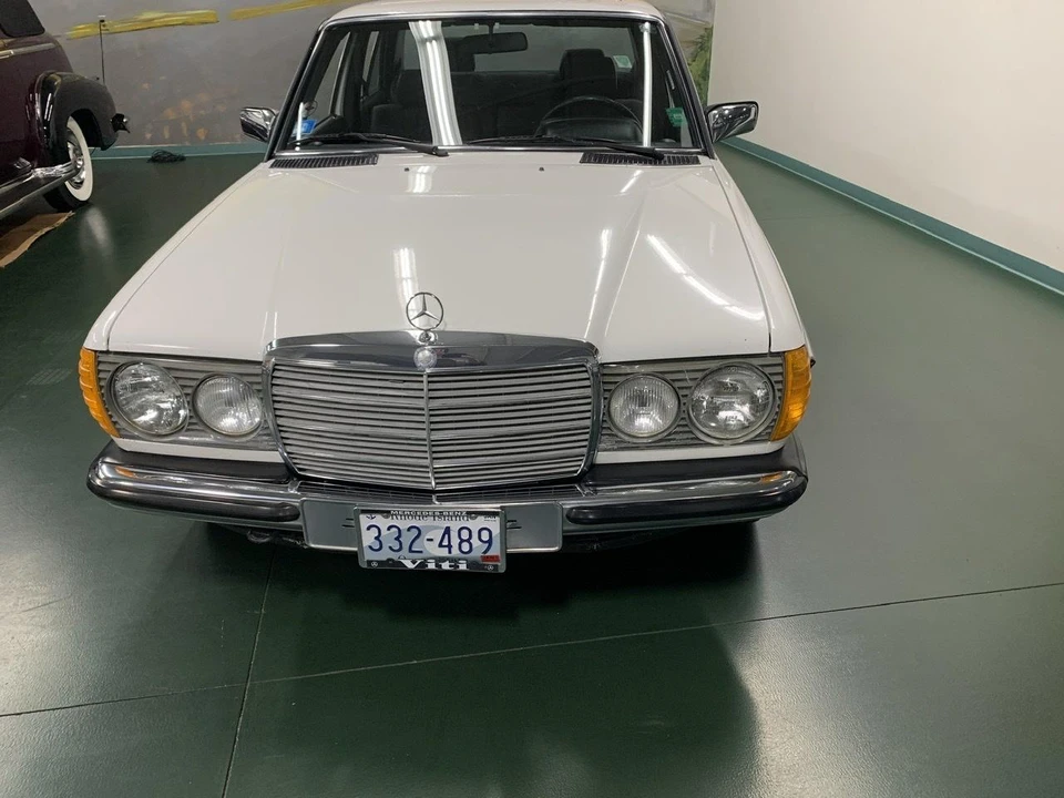 1985 Mercedes-Benz W123 Sedan - Image 19 of 31
