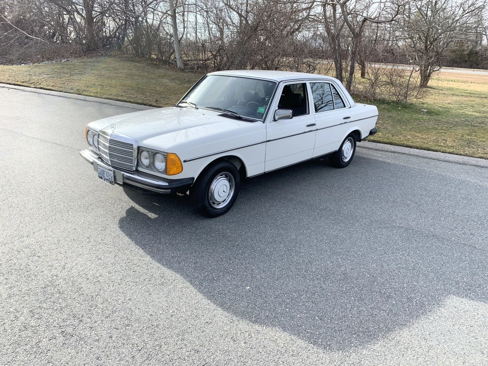 1985 Mercedes-Benz W123 Sedan - Image 26 of 31