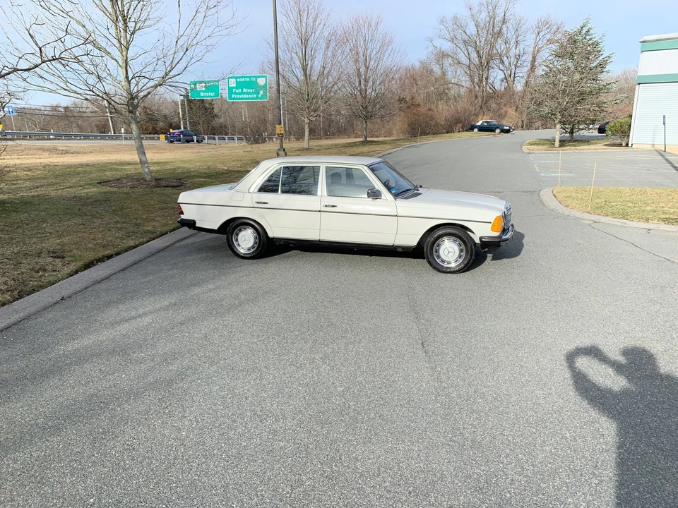 1985 Mercedes-Benz W123 Sedan - Image 8 of 31