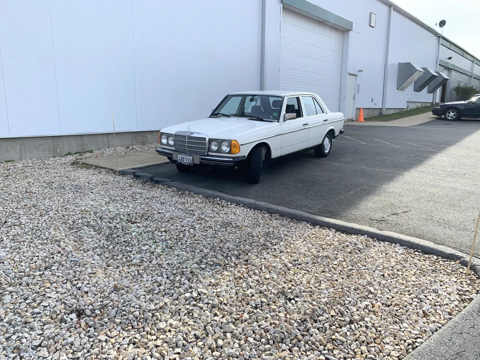 1985 Mercedes-Benz W123 Sedan - Image 27 of 31