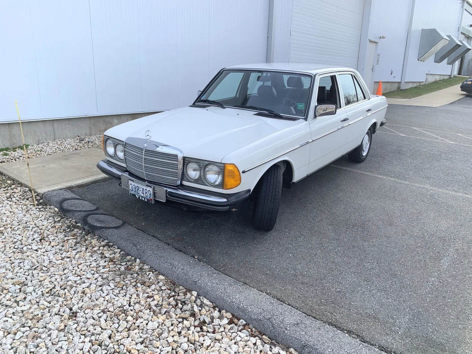 1985 Mercedes-Benz W123 Sedan - Image 25 of 31
