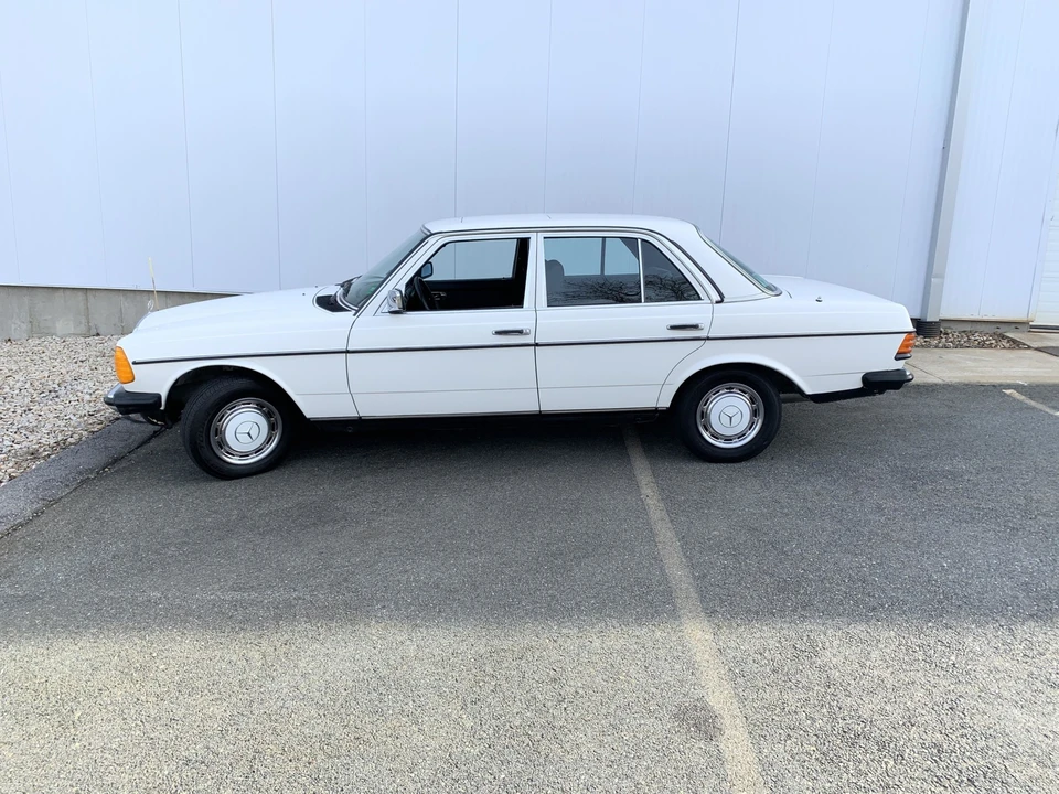 1985 Mercedes-Benz W123 Sedan - Image 29 of 31
