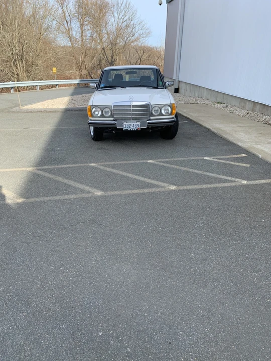 1985 Mercedes-Benz W123 Sedan - Image 21 of 31