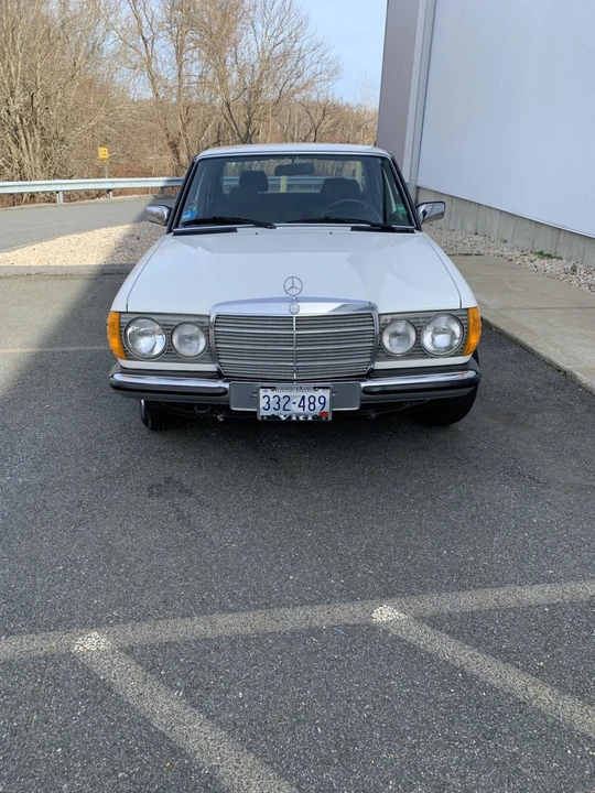 1985 Mercedes-Benz W123 Sedan - Image 22 of 31