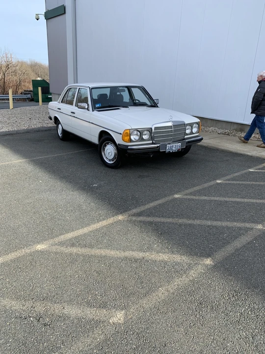 1985 Mercedes-Benz W123 Sedan - Image 14 of 31