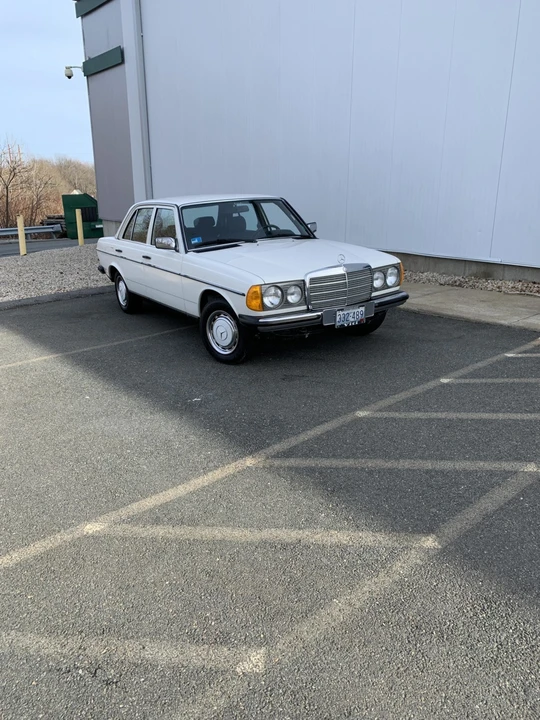 1985 Mercedes-Benz W123 Sedan - Image 11 of 31