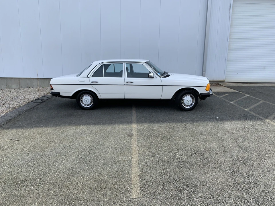 1985 Mercedes-Benz W123 Sedan - Image 6 of 31