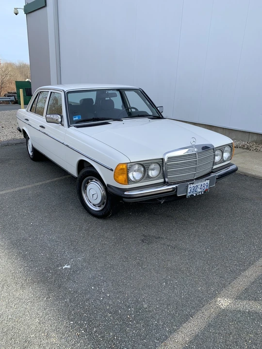 1985 Mercedes-Benz W123 Sedan - Image 15 of 31