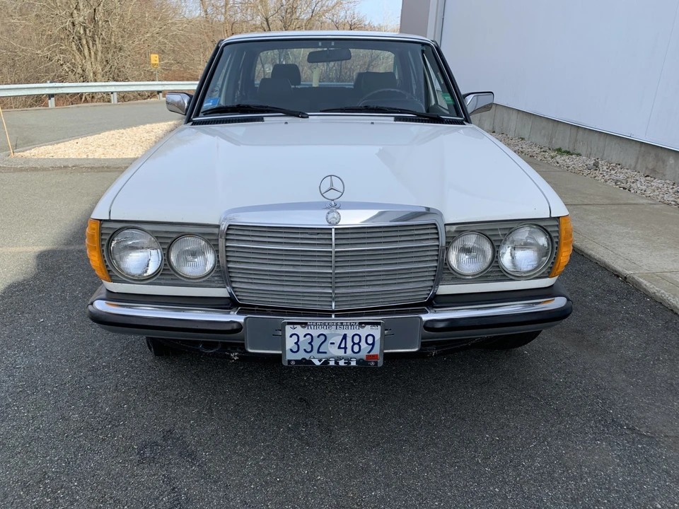 1985 Mercedes-Benz W123 Sedan - Image 23 of 31