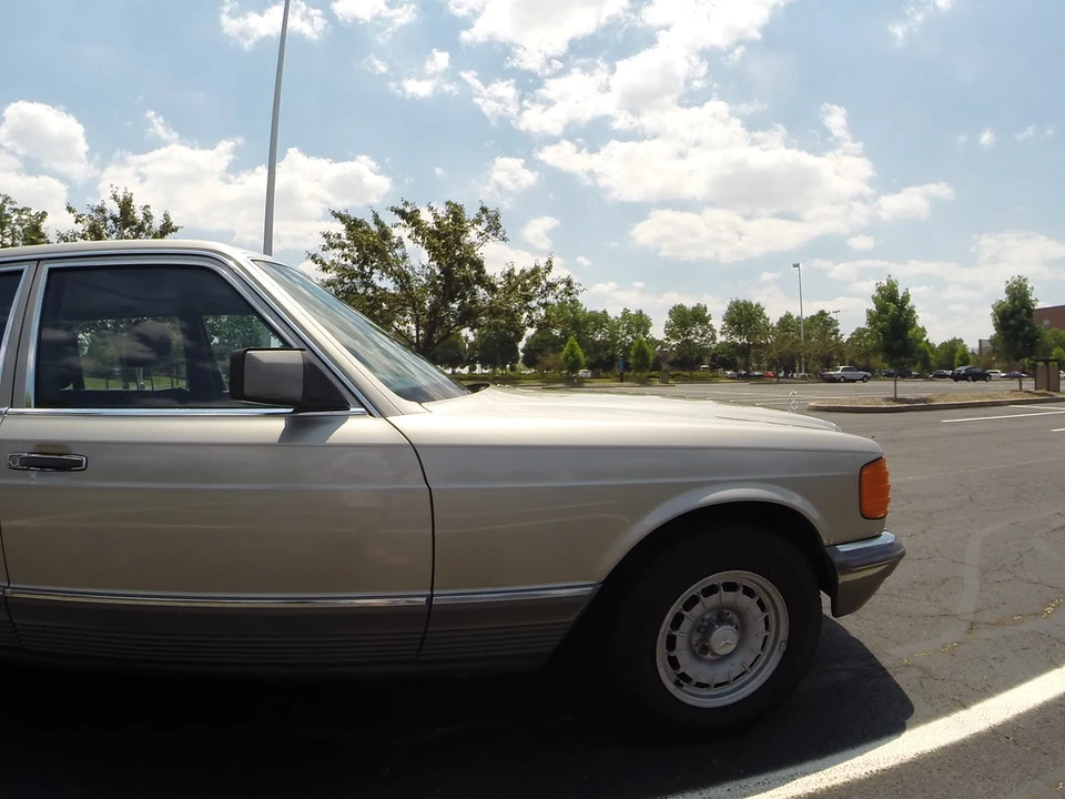 1985 Mercedes-Benz W126 S-Class Sedan - Image 13 of 31