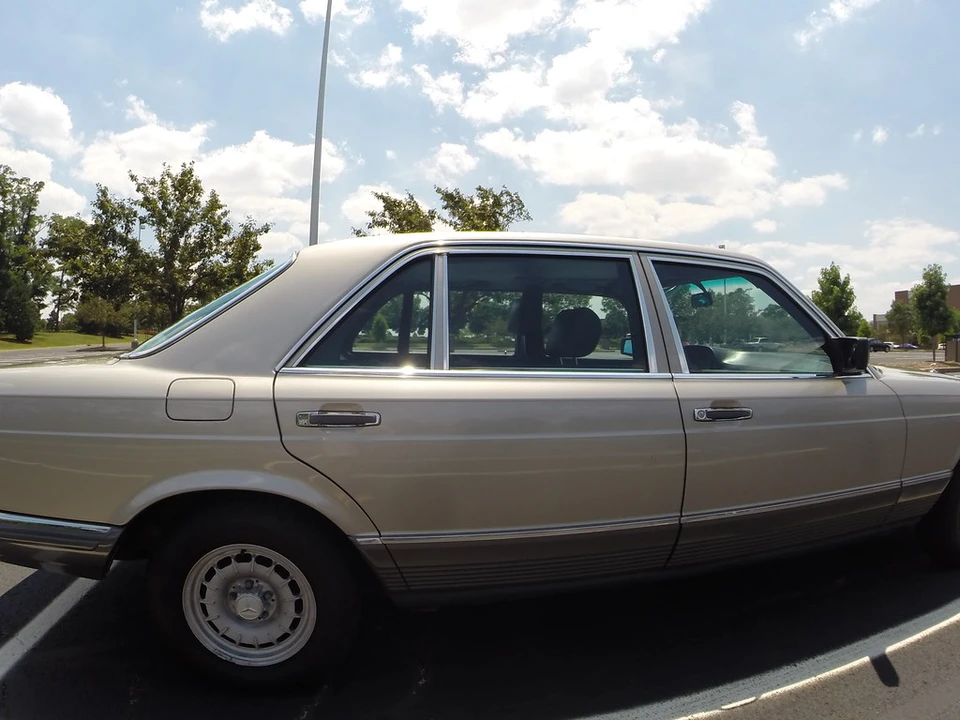1985 Mercedes-Benz W126 S-Class Sedan - Image 17 of 31